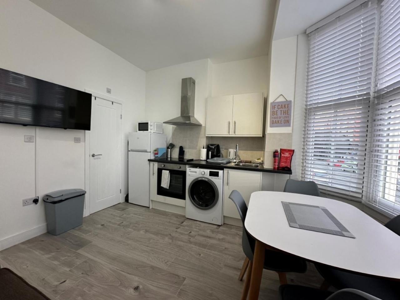 Studio Flat 2A Central Colwyn Bay Ngoại thất bức ảnh