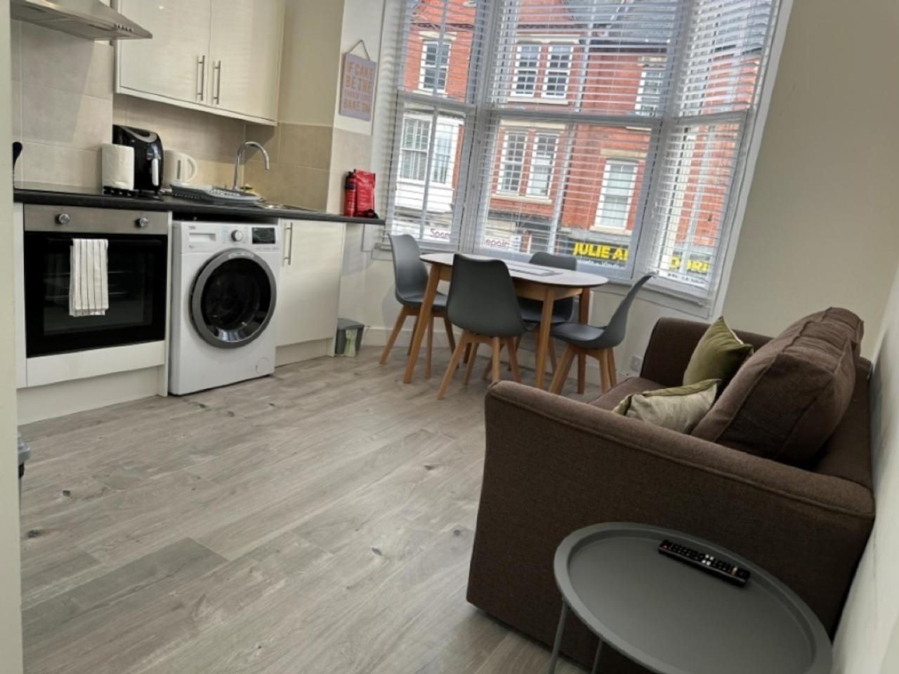 Studio Flat 2A Central Colwyn Bay Ngoại thất bức ảnh